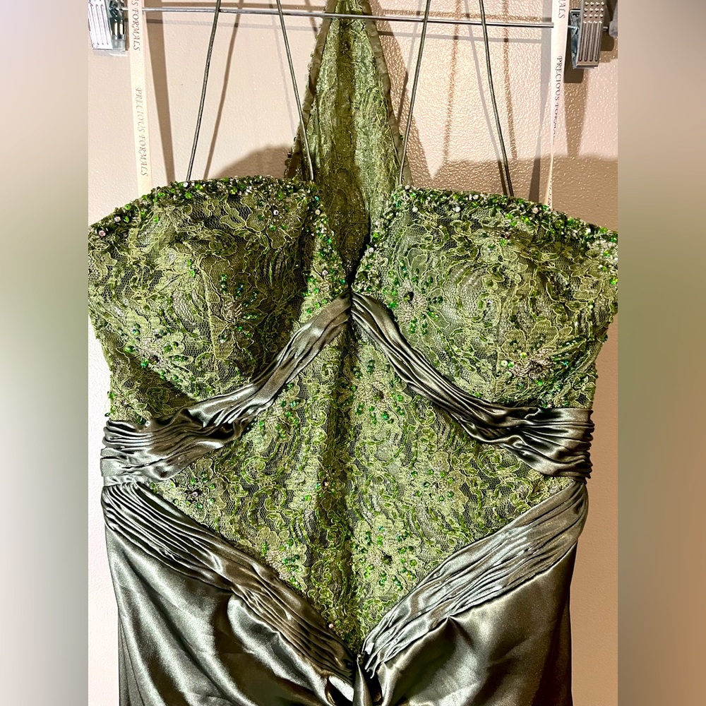 *** PLUS SIZE *** Prom Dress (Olive Green)